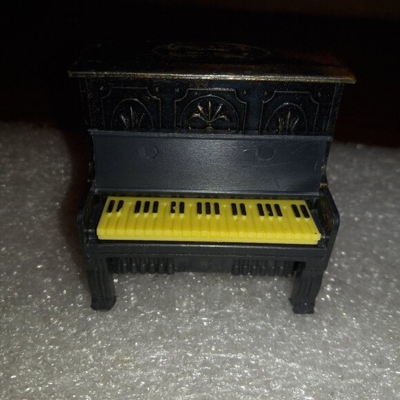 Miniature Mini Piano Vintage Pencil Sharpener Die Cast - Picture 1 of 8